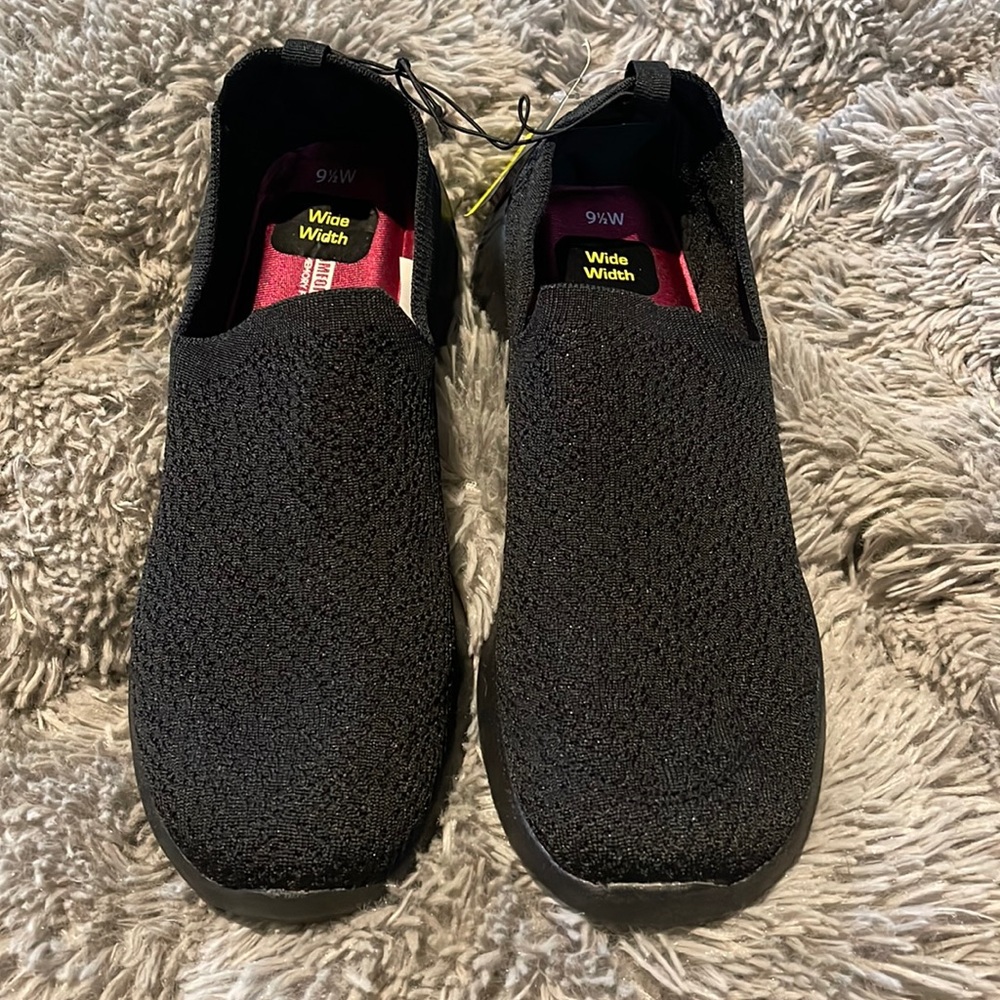 NWT Women’s Athletic Works 9 1/2 wide.